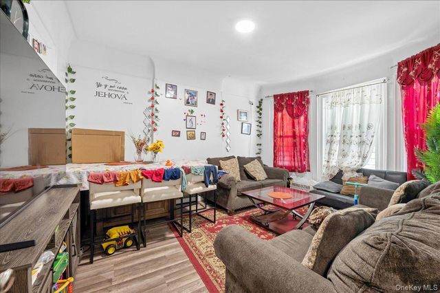 4384 Carpenter Avenue, Bronx, NY 10466