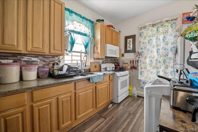 4384 Carpenter Avenue, Bronx, NY 10466