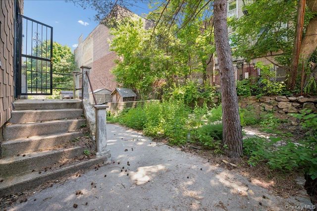 4384 Carpenter Avenue, Bronx, NY 10466