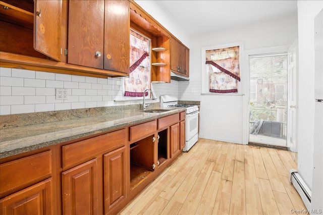 4384 Carpenter Avenue, Bronx, NY 10466