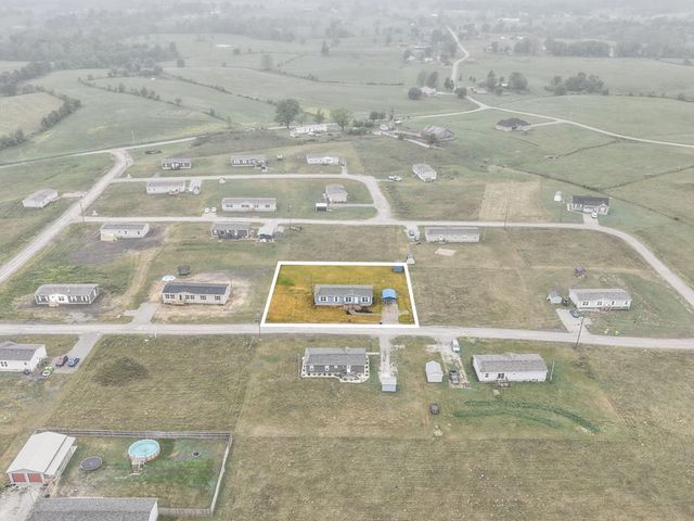 67 Wolf Bend, East Bernstadt, KY 40729