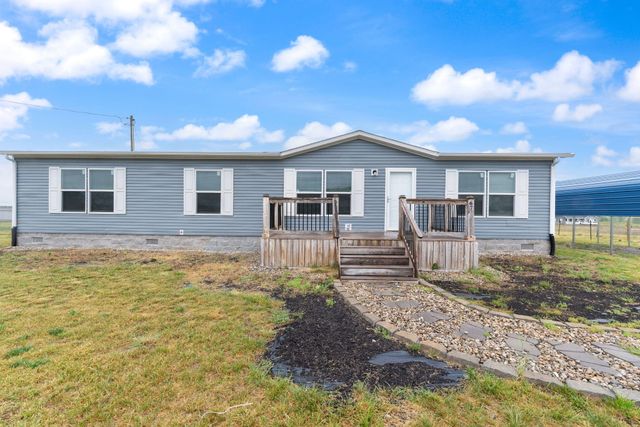 67 Wolf Bend, East Bernstadt, KY 40729