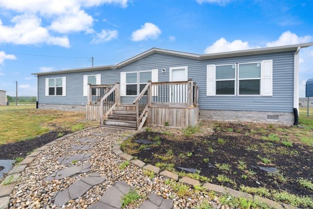 67 Wolf Bend, East Bernstadt, KY 40729