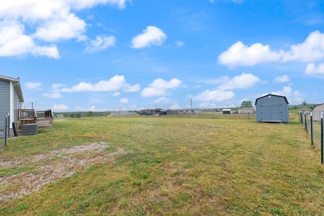 67 Wolf Bend, East Bernstadt, KY 40729