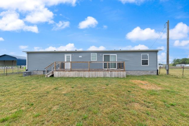 67 Wolf Bend, East Bernstadt, KY 40729
