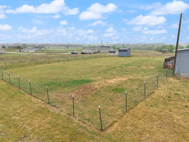 67 Wolf Bend, East Bernstadt, KY 40729