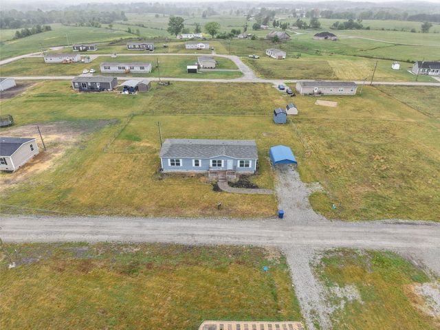 67 Wolf Bend, East Bernstadt, KY 40729