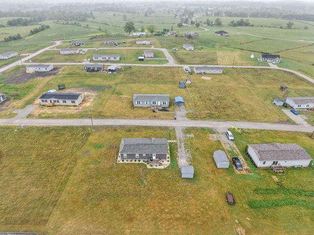 67 Wolf Bend, East Bernstadt, KY 40729