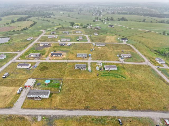 67 Wolf Bend, East Bernstadt, KY 40729