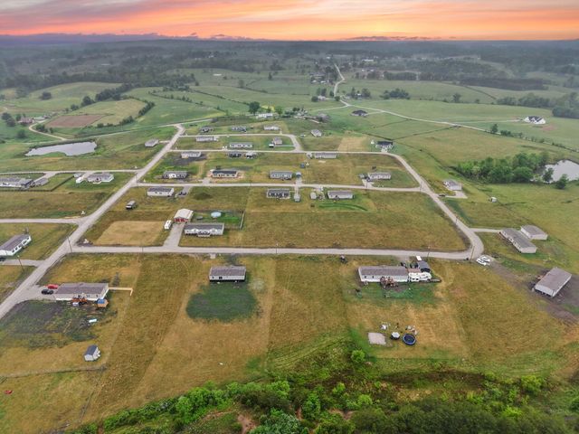 67 Wolf Bend, East Bernstadt, KY 40729