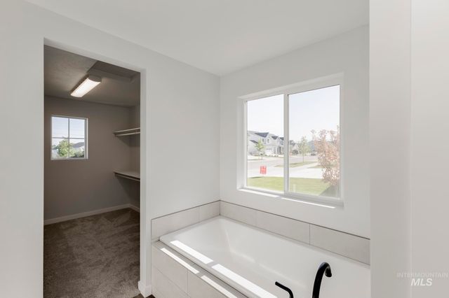 8262 E Cool River Lp, Nampa, ID 83687