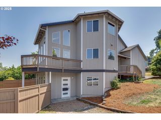 1222 LINCOLN St, Hood River, OR 97031