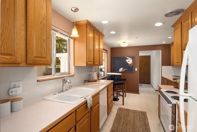 4220 191st Street SW, Lynnwood, WA 98036