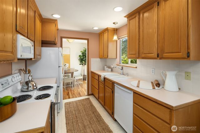 4220 191st Street SW, Lynnwood, WA 98036