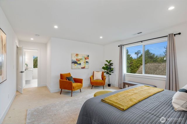 6738 21st Avenue SW, Seattle, WA 98106