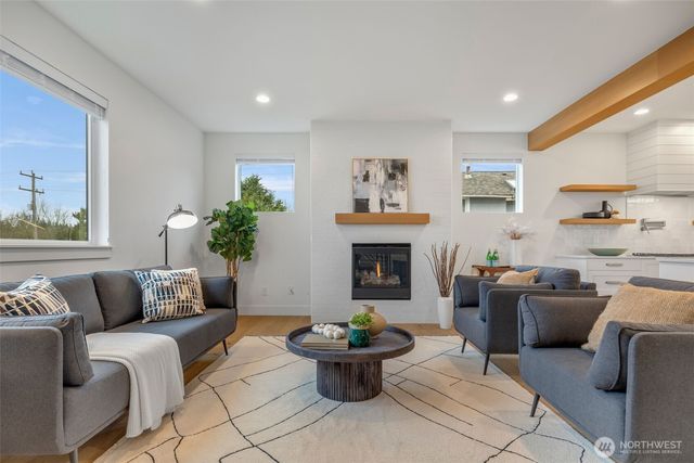 6738 21st Avenue SW, Seattle, WA 98106