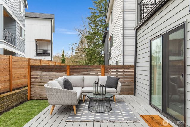 6738 21st Avenue SW, Seattle, WA 98106