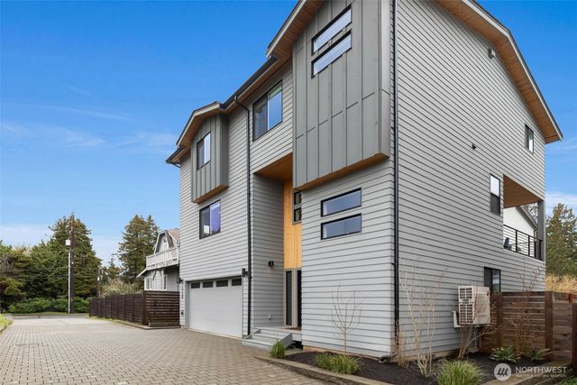 6738 21st Avenue SW, Seattle, WA 98106