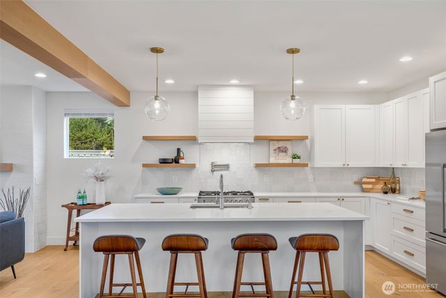 6738 21st Avenue SW, Seattle, WA 98106