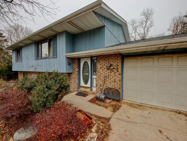 5939 W Van Gogh Trail, La Porte, IN 46350