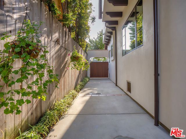 2026 Greenfield Avenue, Los Angeles, CA 90025