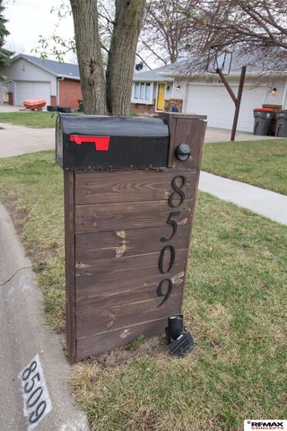 8509 Horizon Drive, Lincoln, NE 68505