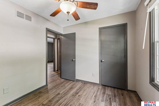 15230 Lincoln Circle, Omaha, NE 68154