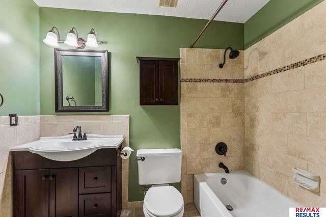 15230 Lincoln Circle, Omaha, NE 68154
