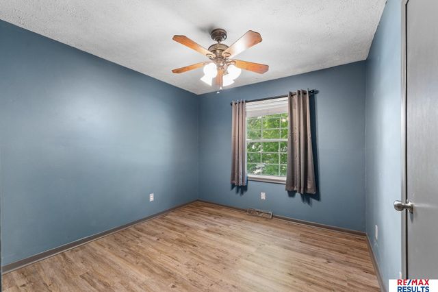15230 Lincoln Circle, Omaha, NE 68154
