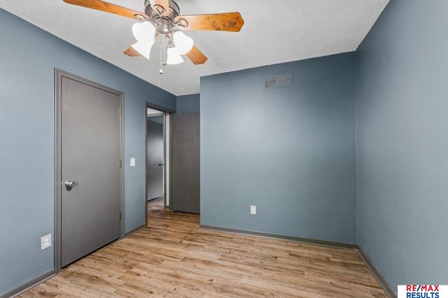 15230 Lincoln Circle, Omaha, NE 68154