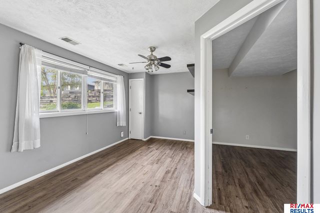 15230 Lincoln Circle, Omaha, NE 68154