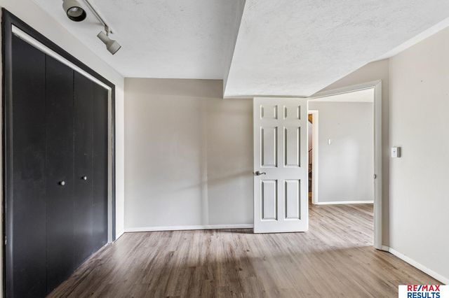 15230 Lincoln Circle, Omaha, NE 68154