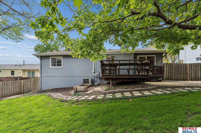 15230 Lincoln Circle, Omaha, NE 68154
