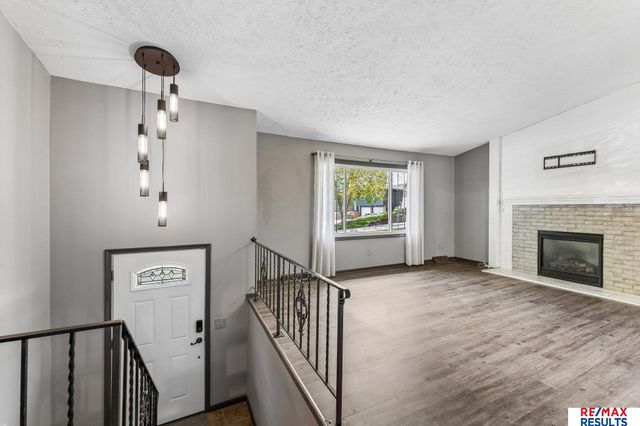 15230 Lincoln Circle, Omaha, NE 68154