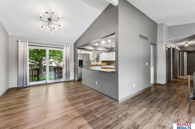 15230 Lincoln Circle, Omaha, NE 68154