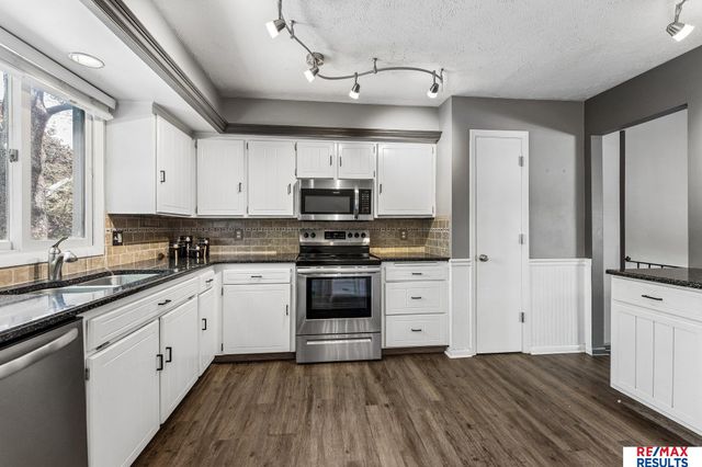 15230 Lincoln Circle, Omaha, NE 68154