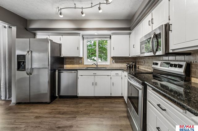 15230 Lincoln Circle, Omaha, NE 68154