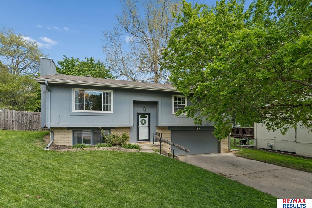 15230 Lincoln Circle, Omaha, NE 68154