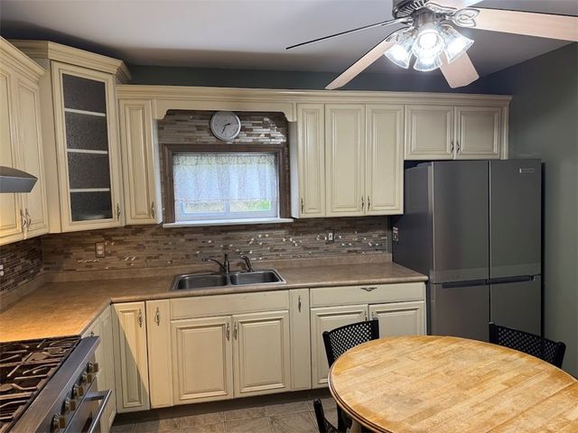 101 Linden St, Shaler, PA 15116