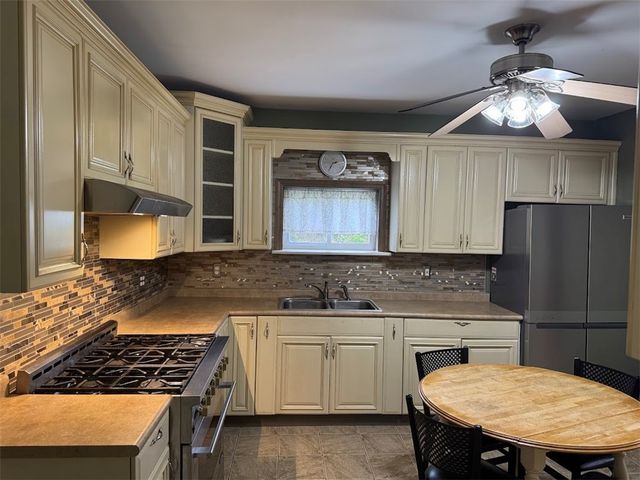 101 Linden St, Shaler, PA 15116