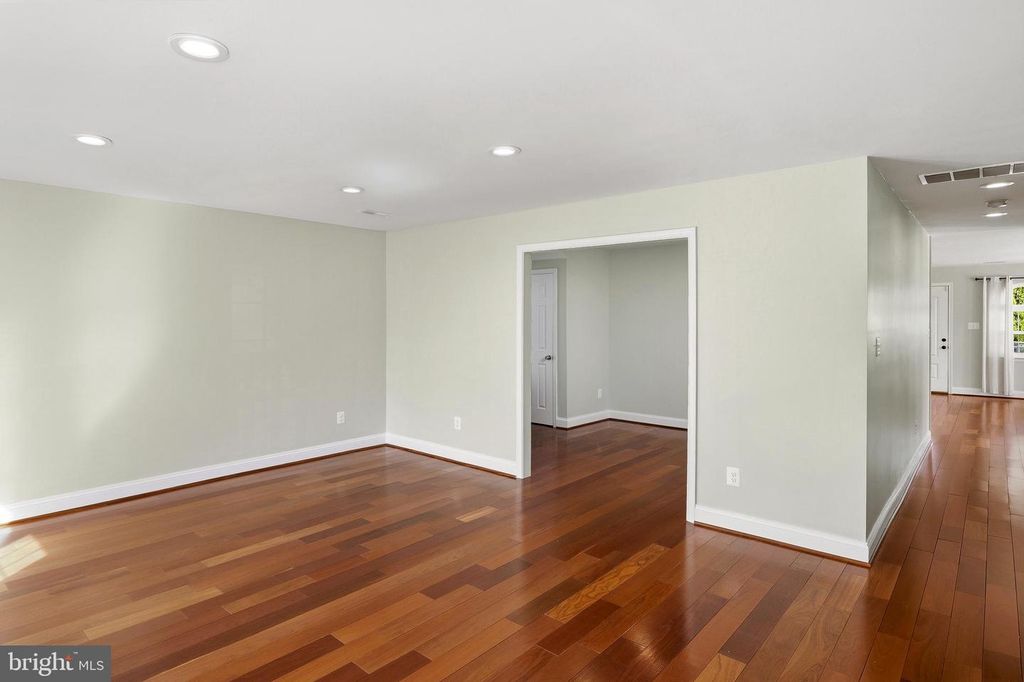 Image 13 of property listing at 8254 D ST, Chesapeake Beach, MD 20732