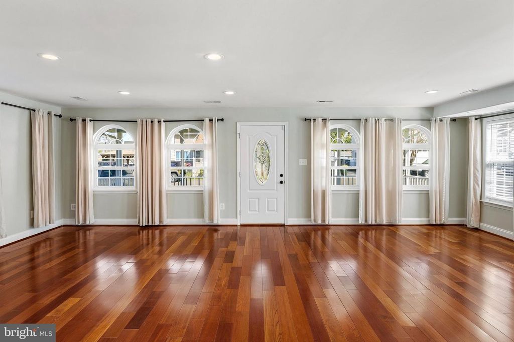 Image 4 of property listing at 8254 D ST, Chesapeake Beach, MD 20732