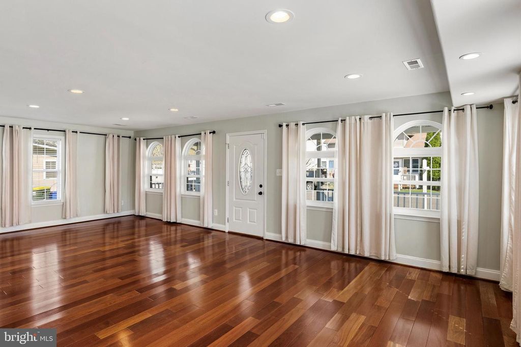 Image 5 of property listing at 8254 D ST, Chesapeake Beach, MD 20732