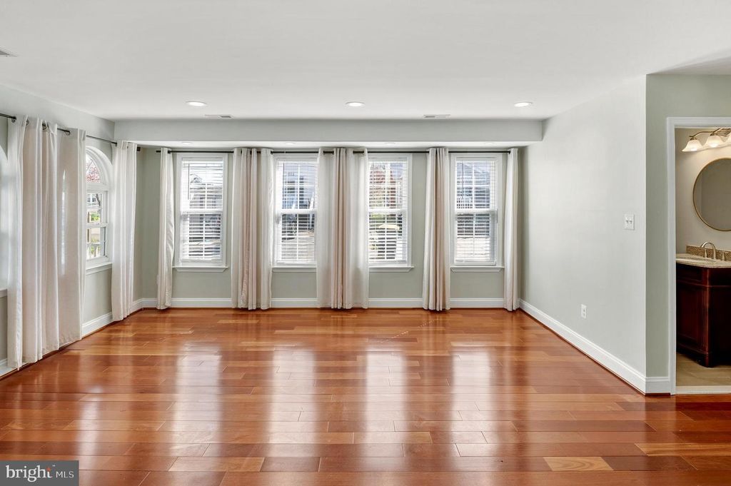 Image 6 of property listing at 8254 D ST, Chesapeake Beach, MD 20732