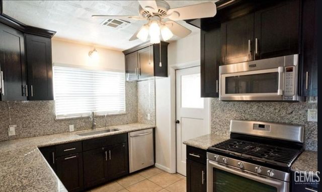 2880 N Inyo Street, Bakersfield, CA 93305