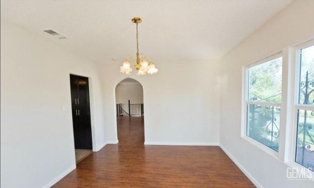 2880 N Inyo Street, Bakersfield, CA 93305