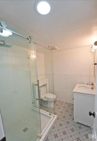 2880 N Inyo Street, Bakersfield, CA 93305