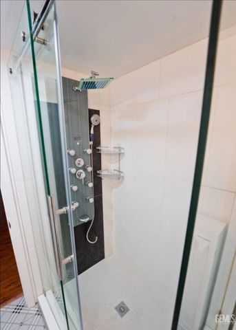 2880 N Inyo Street, Bakersfield, CA 93305