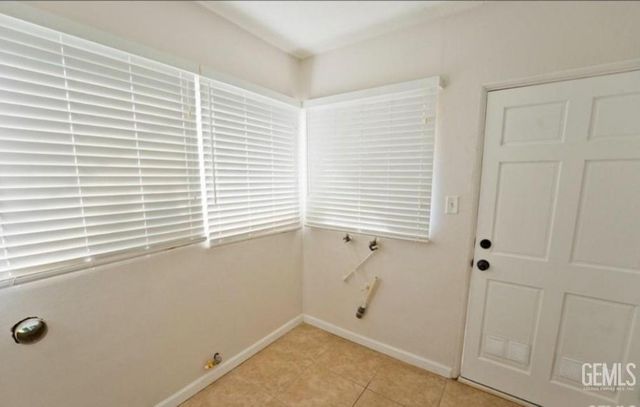 2880 N Inyo Street, Bakersfield, CA 93305