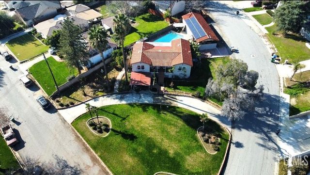 2880 N Inyo Street, Bakersfield, CA 93305